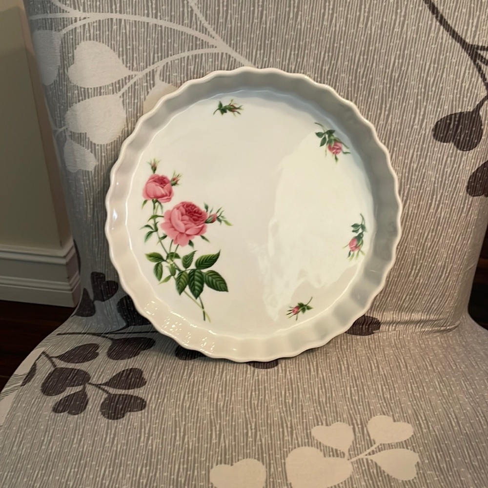 Vintage Christine Holm ceramic fluted quiche pie dish. Pink rose pattern